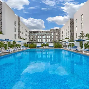 Hotel Express By Marriott Aeropuerto Riviera